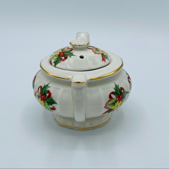 Windsor || "Mini" Teapot with Holiday Holly - Picture 4 of 11